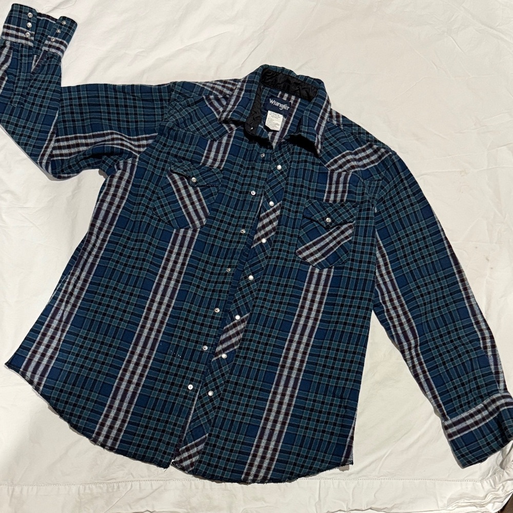 💚Wrangler Navy and White Plaid Snap Button-Up long sleeve Flannel Shirt